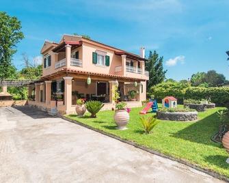 4 Bedroom Garden House - Pelekas - Gebäude