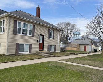 Charming house walking distance to restaurants -1.7 miles to beach! - Escanaba - Edificio