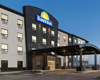 Days Inn by Wyndham Calgary North Balzac - Balzac - Building