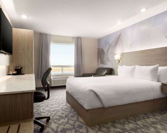 Days Inn by Wyndham Calgary North Balzac - Balzac - Slaapkamer