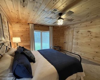 Large house on the lake sleeps 16! - Greers Ferry - Bedroom