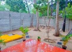 The Well's Serenity Beach house (Beachside Guest house) - Pondicherry - Patio