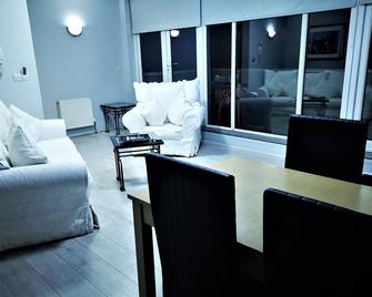 Bella Vista Hotel & Self Catering Suites - Cobh - Obývací pokoj