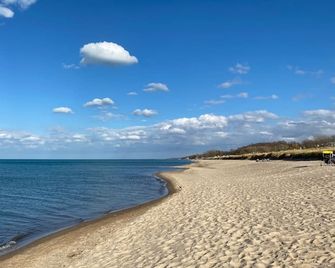 On Lake Shore Dr, Across St From Beach, - Michigan City - Beach