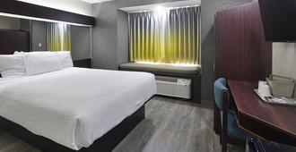 Microtel Inn & Suites by Wyndham Meridian - Meridian - Schlafzimmer