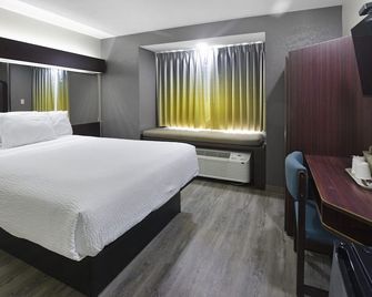 Microtel Inn & Suites by Wyndham Meridian - מרידיאן - חדר שינה