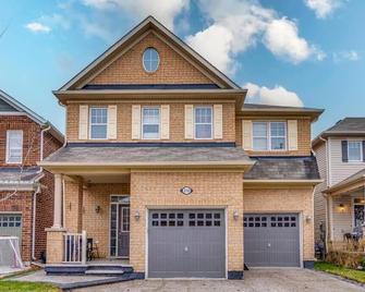 Hidden Gem: Spacious Basement - Milton - Building
