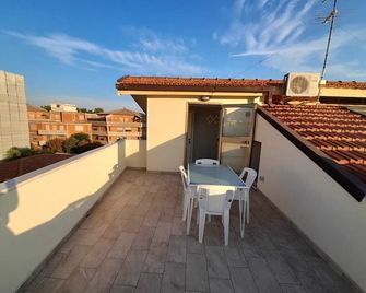 Palazzo Frac Apartment 50 Meters From The Sea With Sea View Terrace - Montesilvano - Balkon