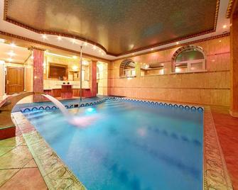 Hotel Zvezda - อิร์กุสค์ - สระว่ายน้ำ