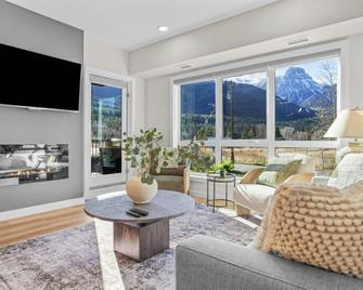 2 bedrooms-3 beds 2 baths - Rocky Mountain View Retreat - Heated Pool and Hot Tub - Dead Man's Flats - Living room