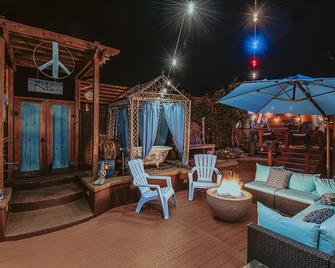 The Famous Zen Den one block from the water - Los Osos - Patio
