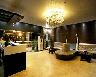 Hotel Oyster - Chandigarh - Lobby