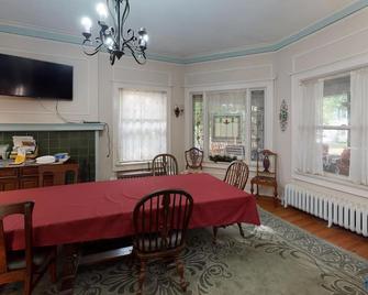 Bougainvillea Bed & Breakfast - Suite #4 Music - Wausau - Comedor