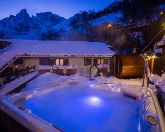 Hotel Pilier D'Angle & Wellness - Courmayeur - Pool