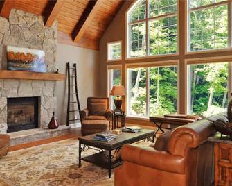 Luxury Villa in Muskokan Resort on Lake Joseph - Port Carling - Living room