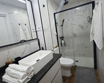 Stylish Alcobendas Studio Seasonal - Alcobendas - Bathroom
