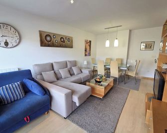 Apartamentos Pilartxo Jaca 3000 - Jaca - Pokój dzienny