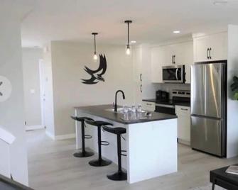 New Townhouse in Red Deer - Red Deer - Kitchen