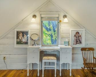 Riverside Abode - Thompsonville - Bedroom