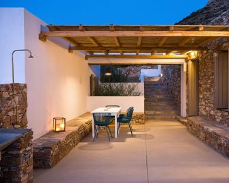 Flaros Village - Agia Marina - Patio