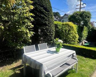 3Bed 2Bath Steam Sauna Retreat! Family friendly! - Vancouver - Patio