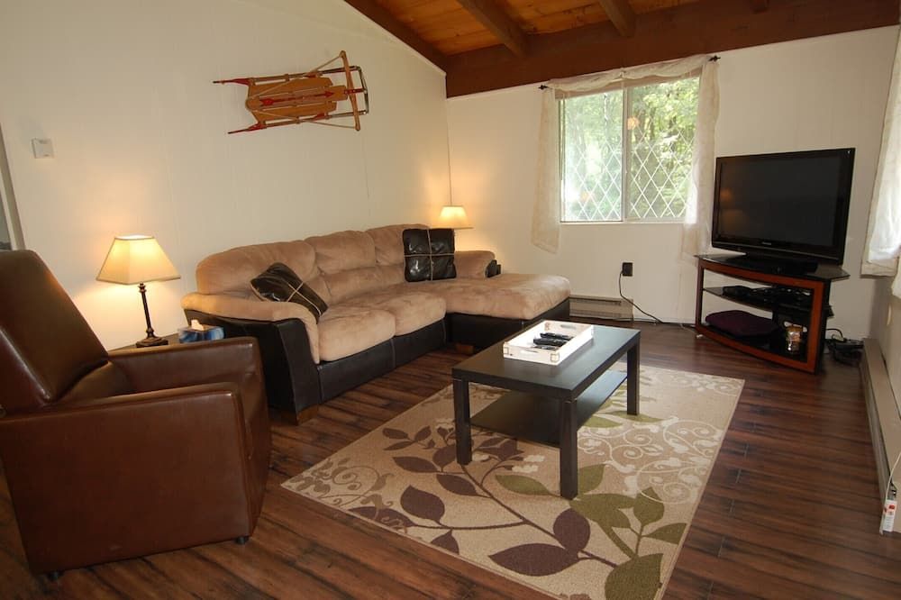 Private Getaway one mile from base of Elk Mountain Resort
