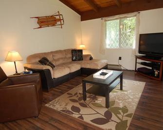 Private Getaway one mile from base of Elk Mountain Resort - Union Dale - Sala de estar