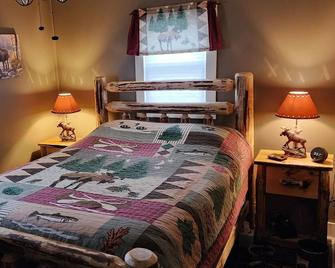 Rustic Vacation Home - Eagle Bay - Habitación