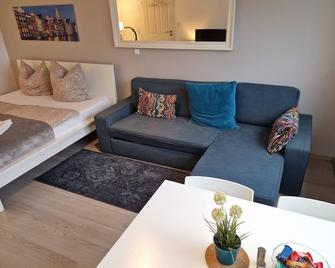 Schöne Wohnung zentral Dachau(20 min zum HBF München) - Dachau - Wohnzimmer