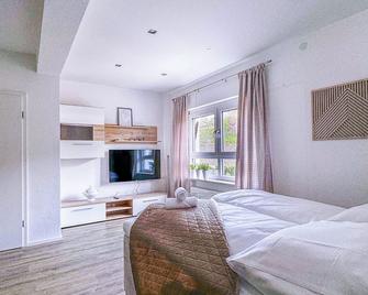 Goldcream Suites - Modern - Netflix - Free Parking - Guenzburgo - Quarto