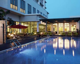 Hilton Garden Inn Puchong - Puchong - Pool