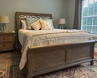 Peaceful House - 4 Br, Large Patio - Winston - Sypialnia