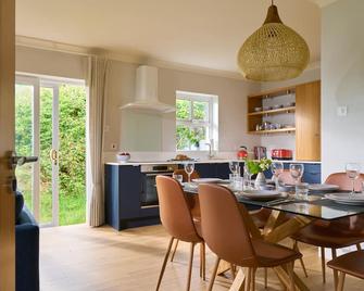 Unique Beach Cottage - Inch - Dining room