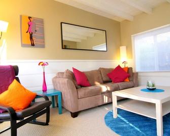 Blocks To The Beach! Ocean Beach Oasis! - San Diego - Sala