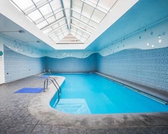 MR Hotel Providencia (ex Hotel Neruda) - סנטיאגו - בריכה