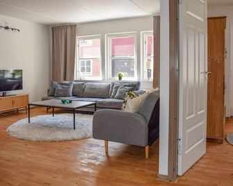 2 Bedroom Awesome Apartment In Ystad - Ystad - Wohnzimmer