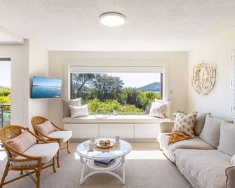 Intrepid 14 Unlimited magnificent water views - Nelson Bay - Pokój dzienny