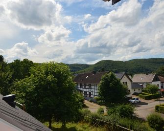 Burg Blens - Heimbach - Außenansicht