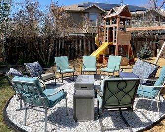Sleeps 18, Giant Park, Pet Friendly, 2 Living Rooms, Culdesac, Treeswing, Coffee - Orem - Binnenhof