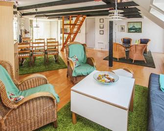 Beautiful apartment in Samsø with house sea view - Ballen - Sala de estar