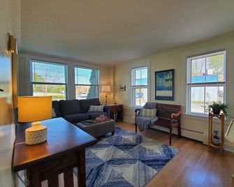 Sunrise Suite, near Rockland Harbor, walk to DT - Rockland - Obývací pokoj