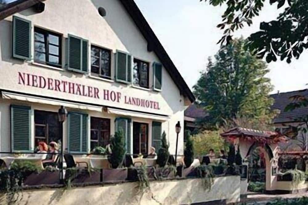لاندهوتل نيدرثيلر هوف