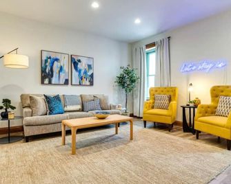 The Best Downtown Spot Free Parking Pet Friendly - Indianapolis - Sala