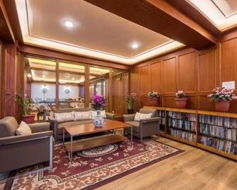 Udaan Dekeling Resort, Darjeeling - דאריילינג - טרקלין