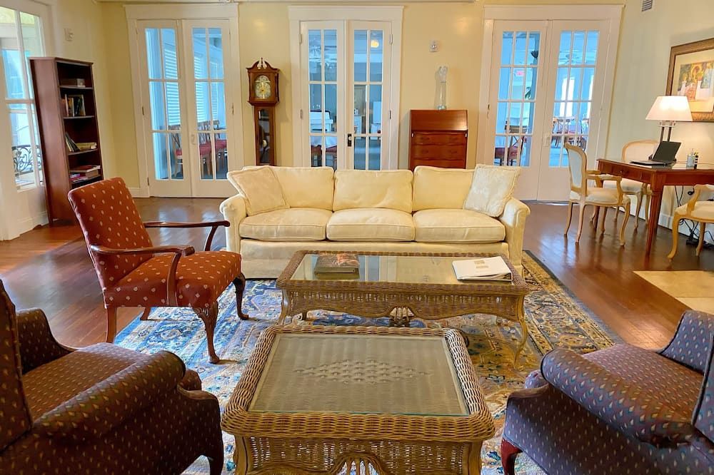 Crystal Bay Historic Hotel - סנט פיטרסברג - סלון