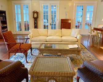 Crystal Bay Historic Hotel - St. Petersburg - Living room