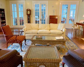 Crystal Bay Historic Hotel - סנט פיטרסברג - סלון