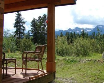 Mica Mountain Lodge & Mica cabin at Mt Robson Park, near Jasper National Park - Tete Jaune Cache - Balcón