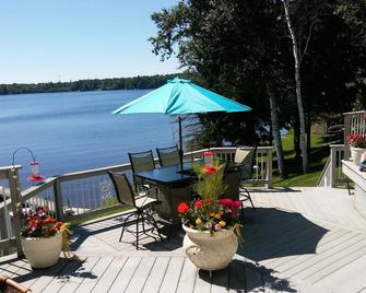 A Gem of a lake home on Gorgeous Pike Lake 15 Minutes From The Duluth Harbor - Hermantown - Balcony