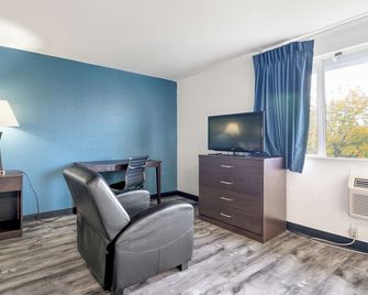 Kennewick Inn & Suites Tri Cities - Kennewick - Wohnzimmer